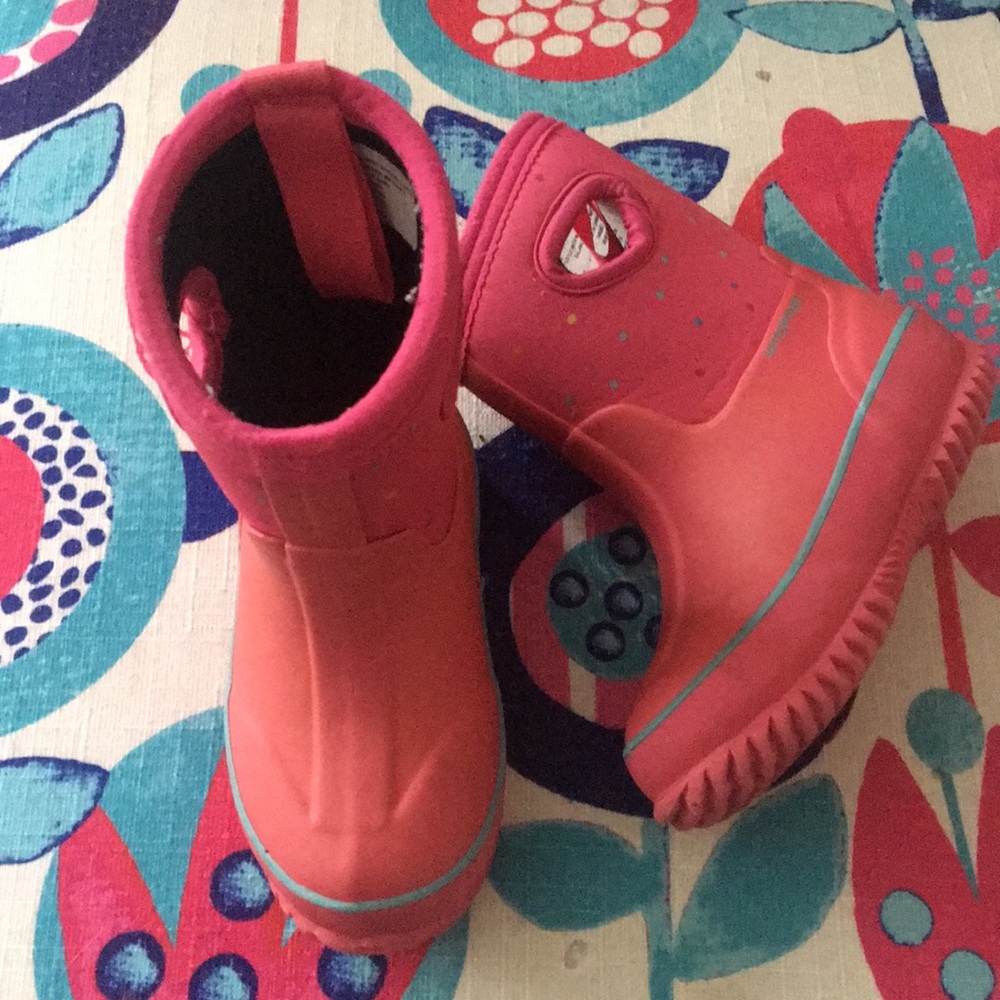 Toddler girls pink Cat & Jack rain/snow boots.